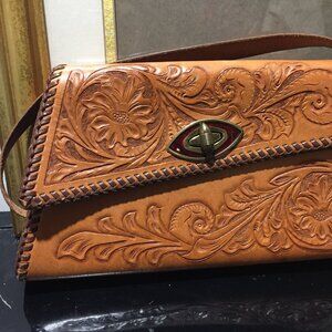 VINTAGE LEATHER SADDLE PURSES